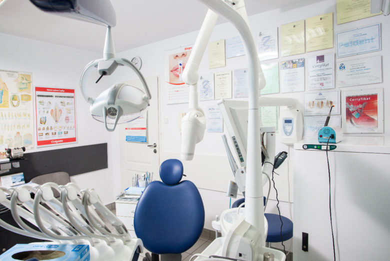 gabinet stomatologiczny konin lakowanie zebow